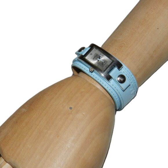 Vintage Roxy Blue Genuine Leather Band Chic Ladies Watch New Battery! - Picture 5 of 15